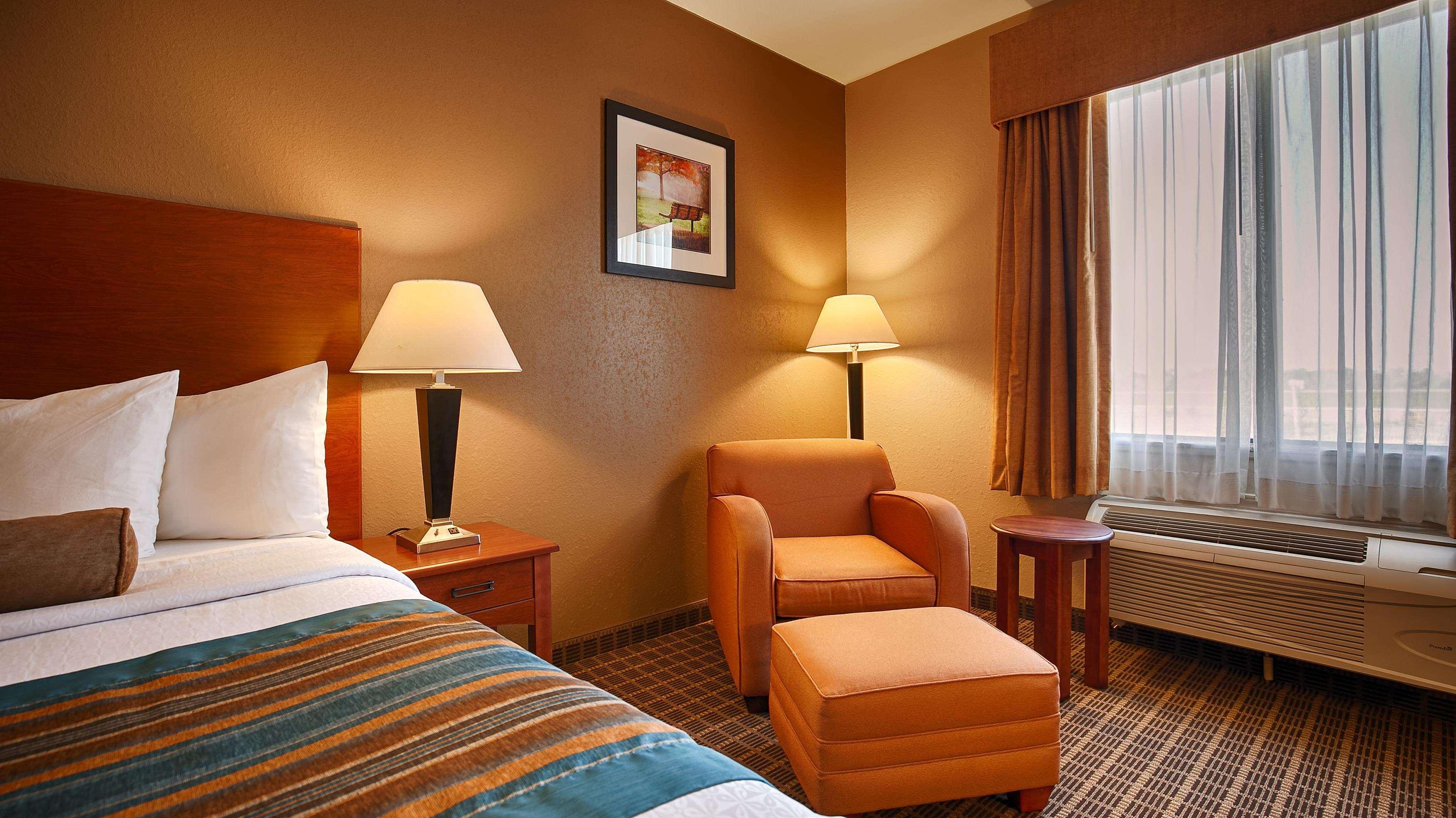 Best Western Orange Inn & Suites Esterno foto
