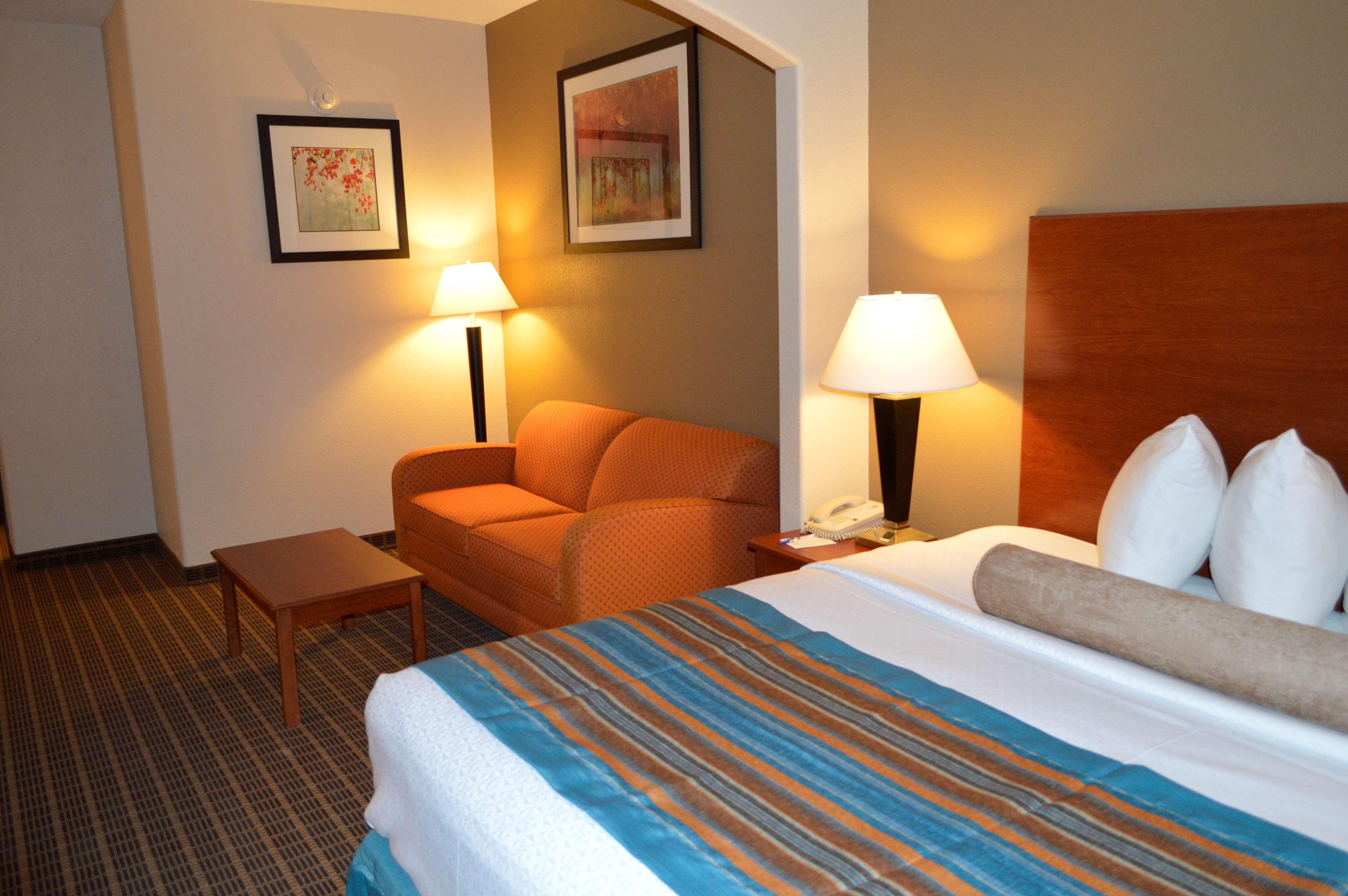 Best Western Orange Inn & Suites Esterno foto